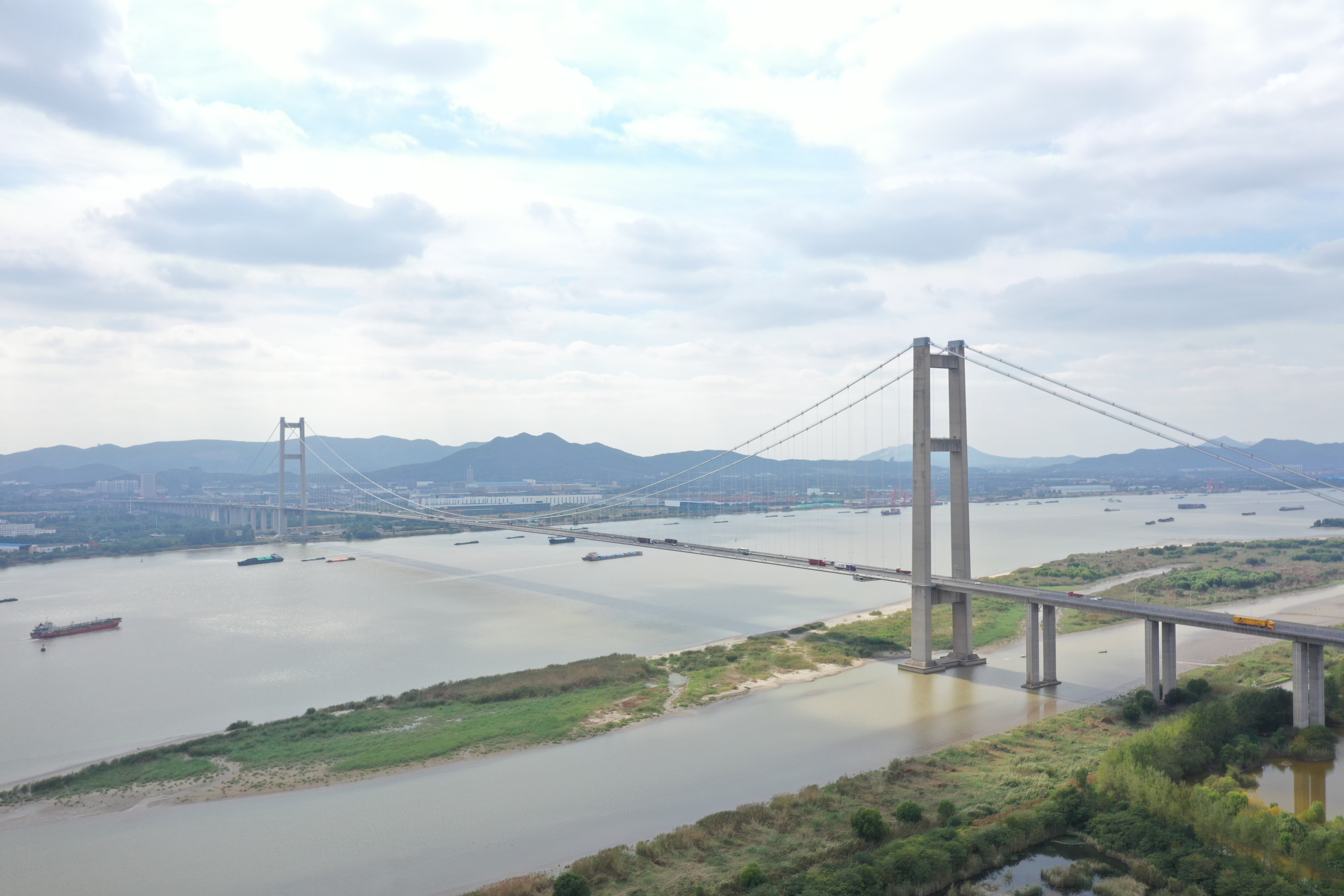 润扬大桥顺利完成通航安全风险及抗撞性能综合评估工作