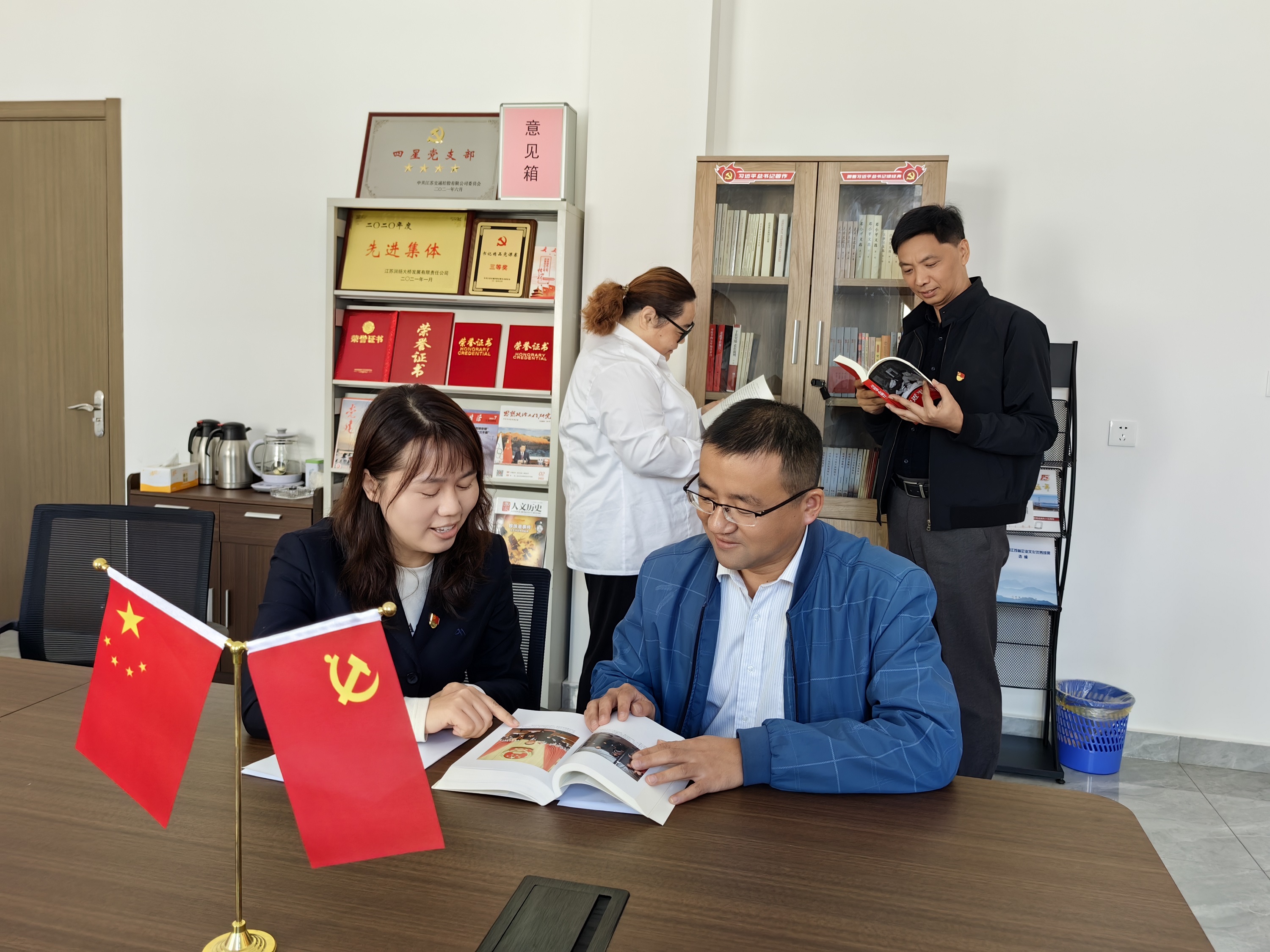 上党收费站红色图书共读.jpg