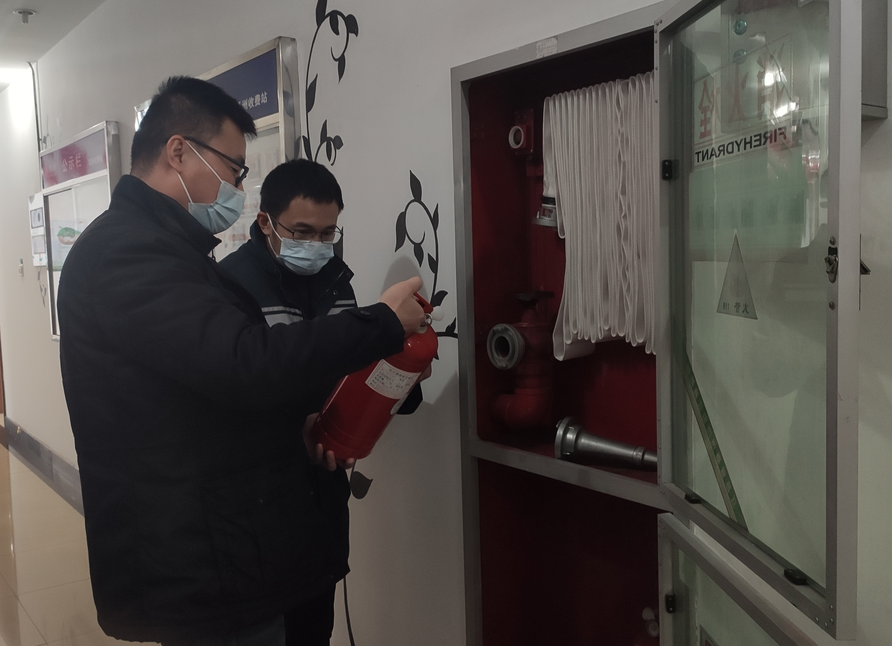 5、检查消防器材.jpg