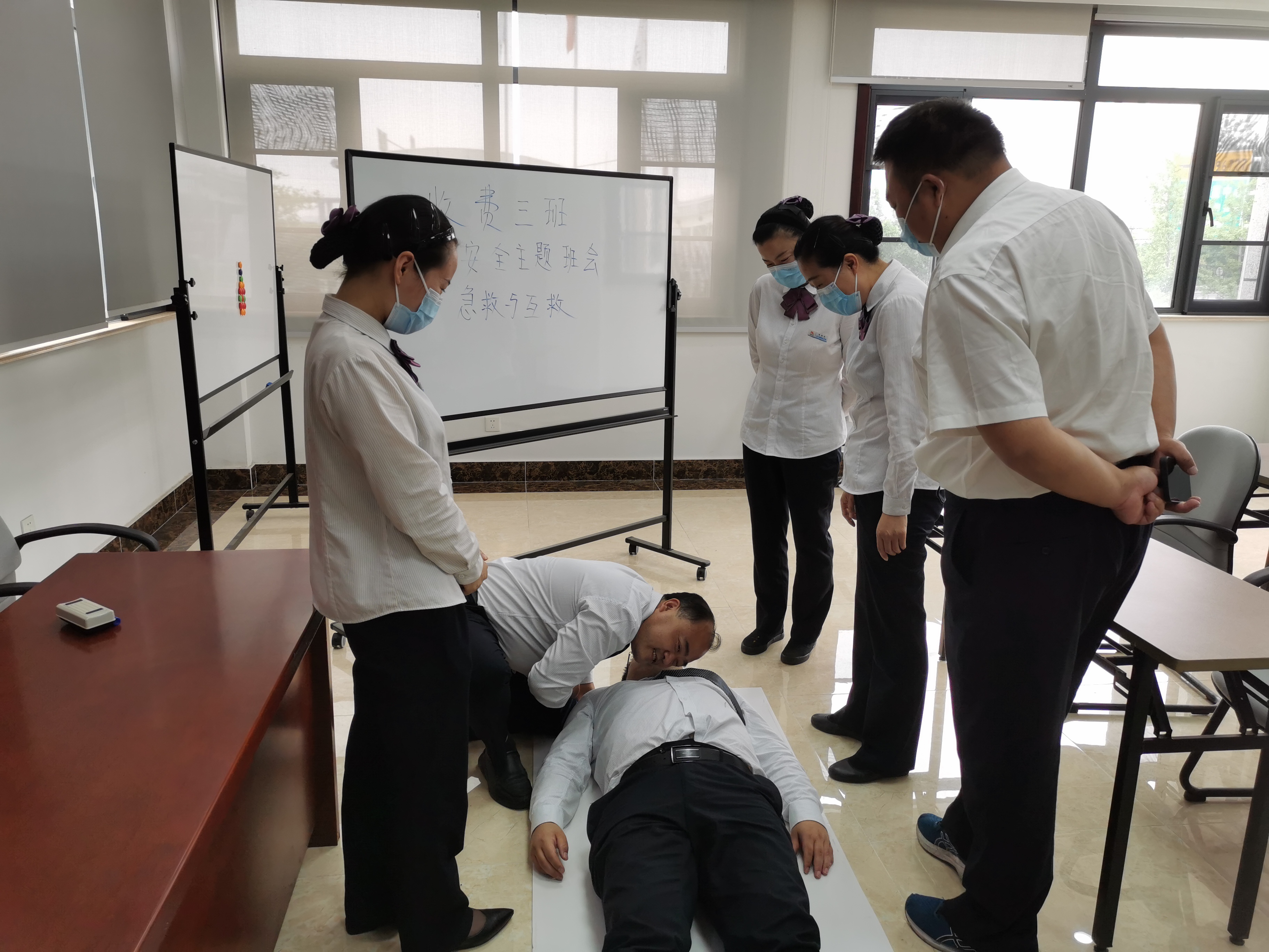 安全主题班会.jpg