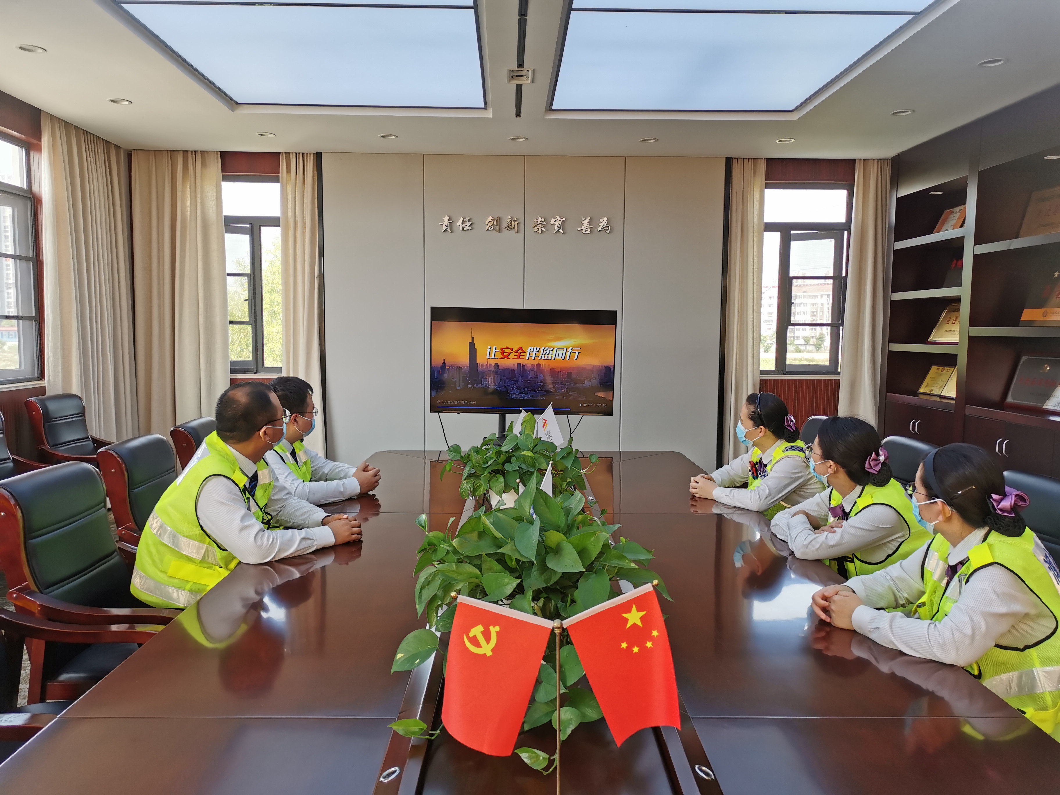 观看警示视频.jpg