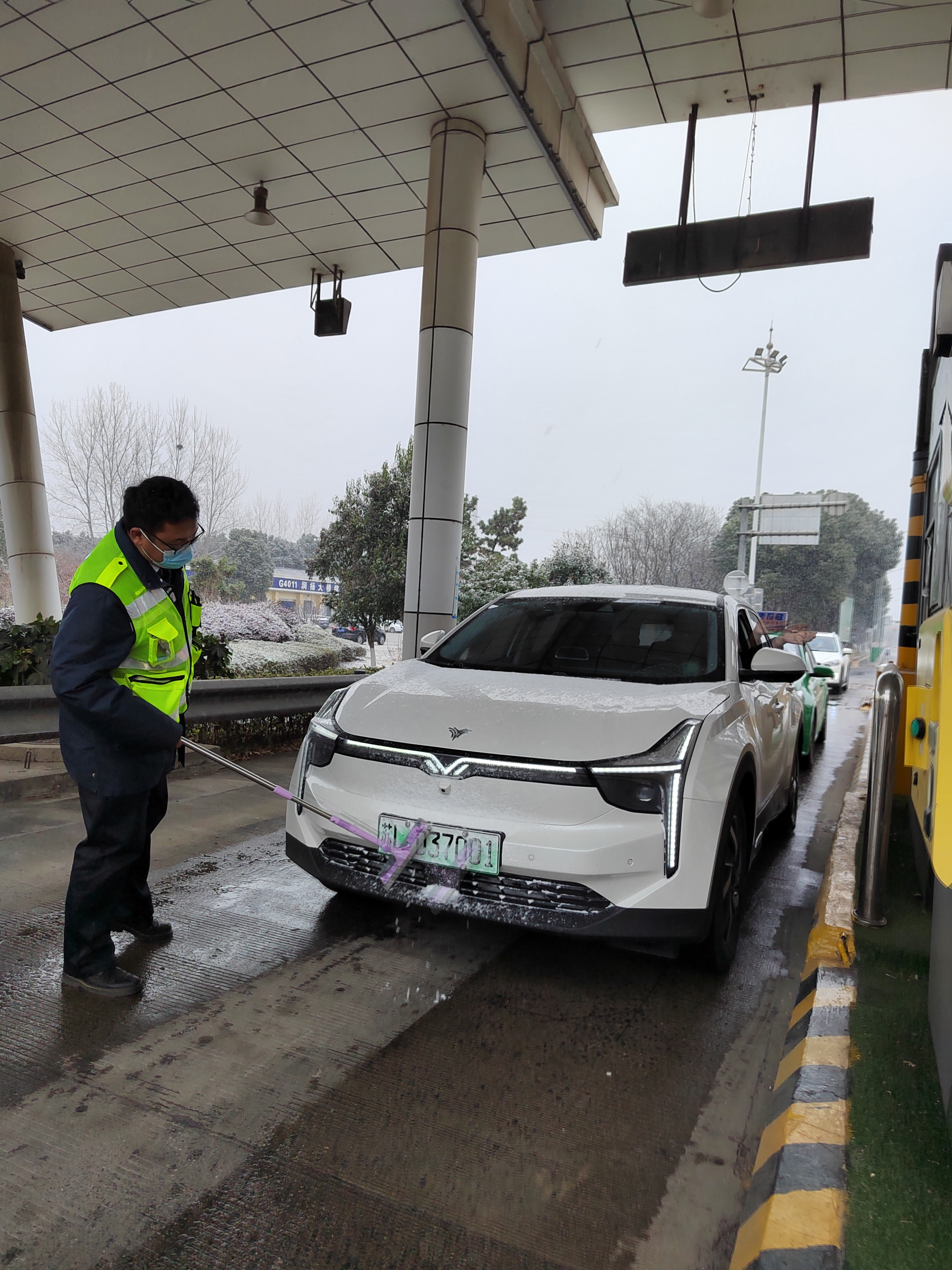 收费道口清理车牌（镇江南）.png