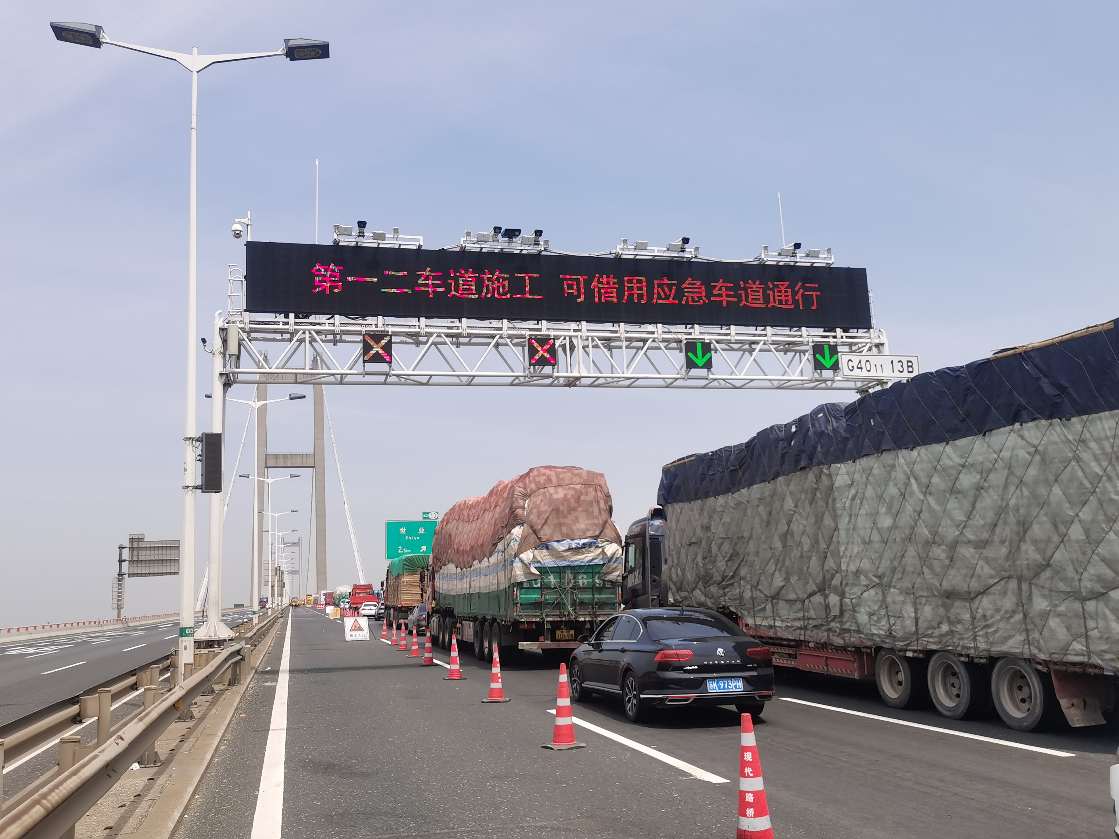 应急车道可以通行照片.png