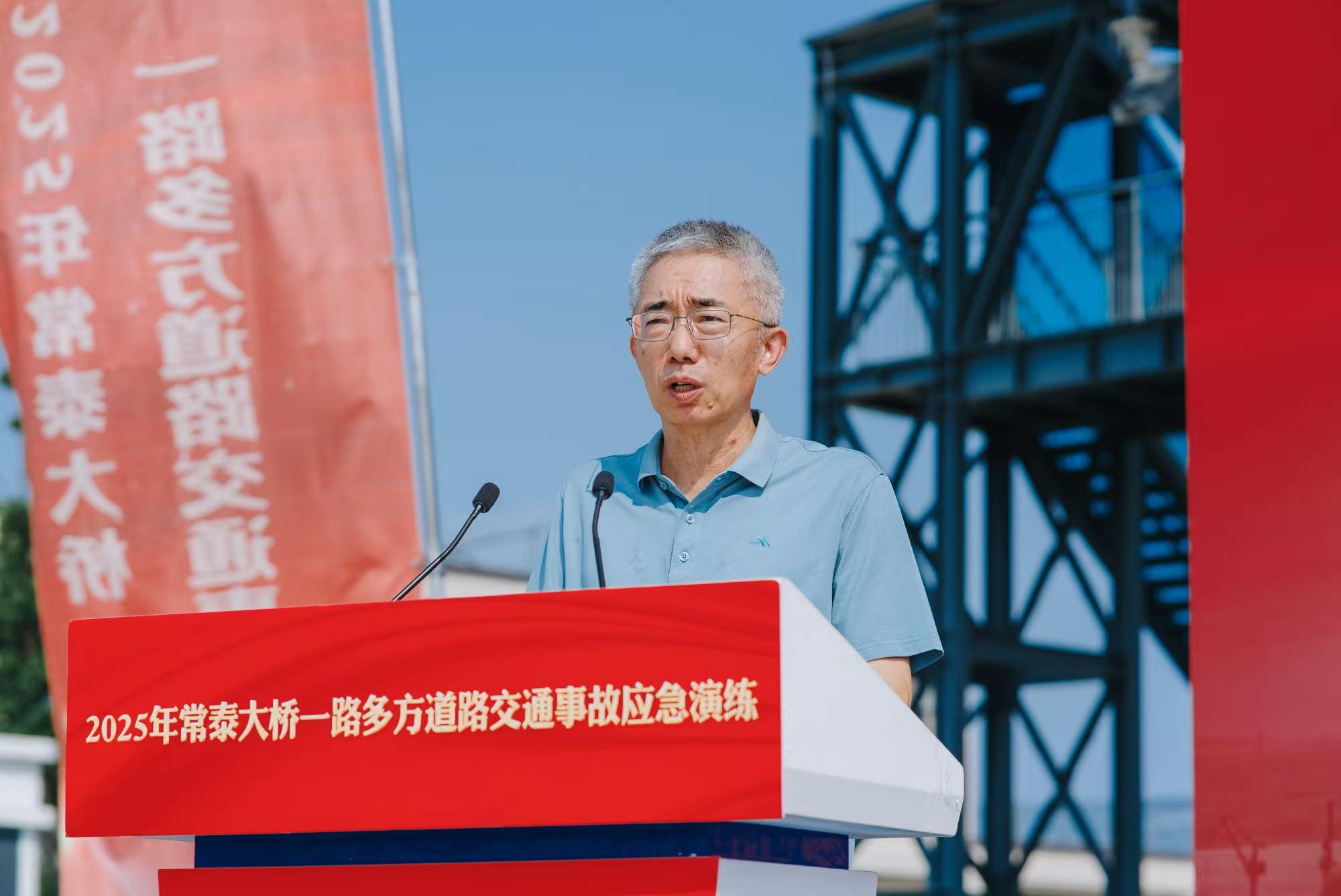 润扬大桥公司主要负责人朱彦致辞。.jpg